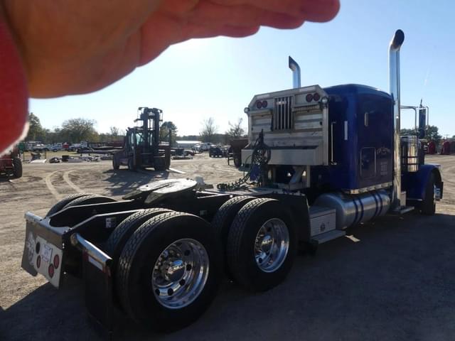 Image of Peterbilt 389K equipment image 2