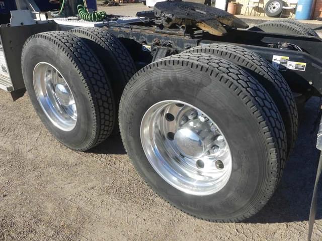 Image of Peterbilt 389K equipment image 4