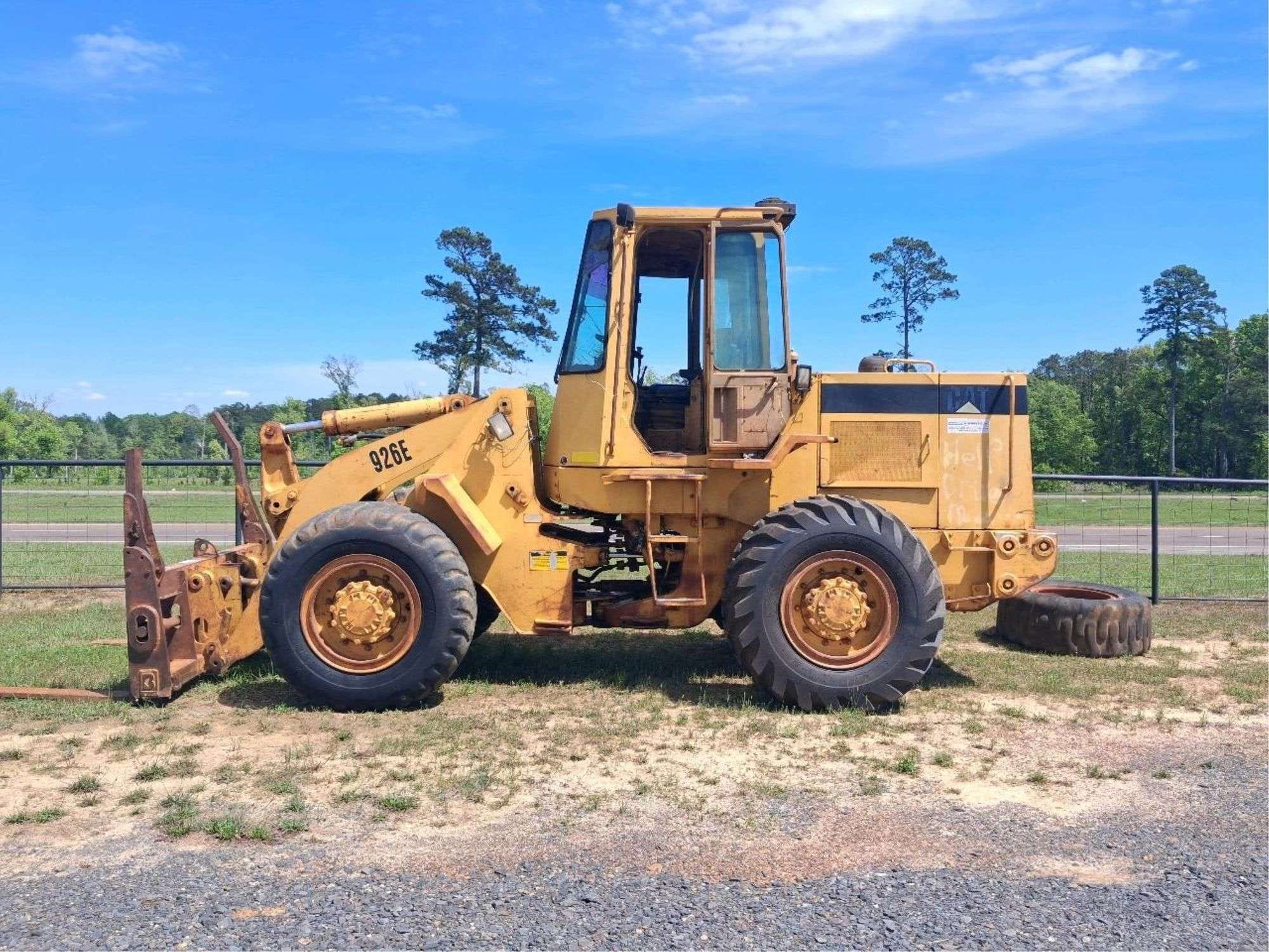 Caterpillar 926E Equipment Image0