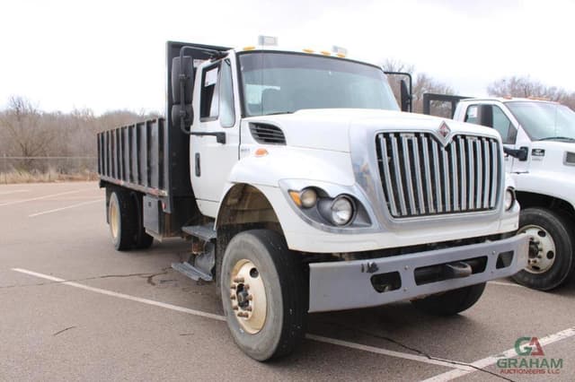 Image of International 7400 equipment image 1