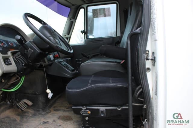 Image of International 7400 equipment image 4