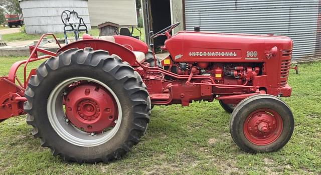 Image of International Harvester 300 equipment image 2