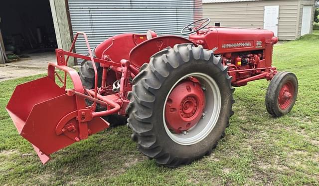 Image of International Harvester 300 equipment image 3