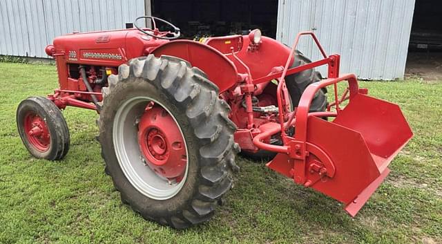 Image of International Harvester 300 equipment image 4