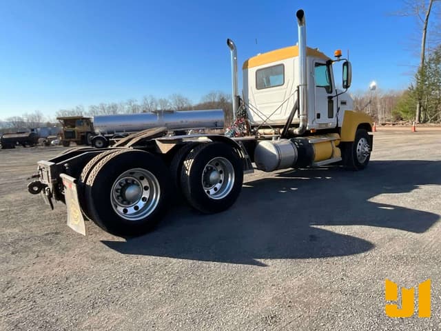 Image of Mack CHN613 equipment image 4