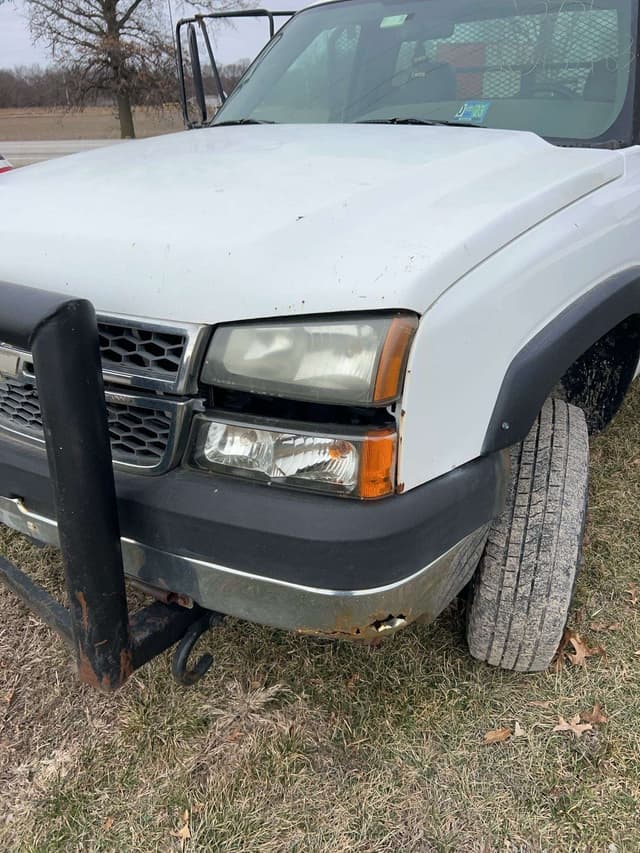 Image of Chevrolet 3500 equipment image 1