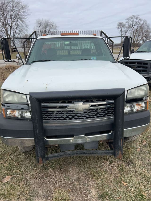 Image of Chevrolet 3500 equipment image 2