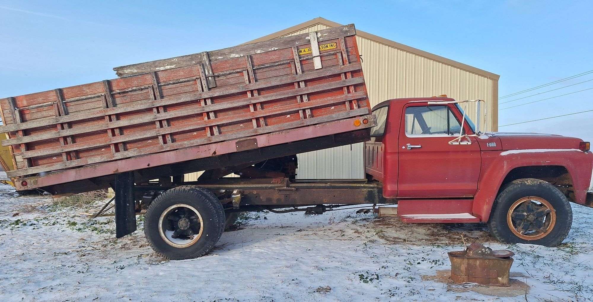 1973 Ford F-600 Equipment Image0