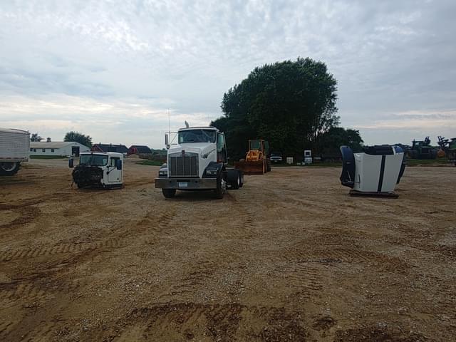 Image of Kenworth T800 equipment image 2