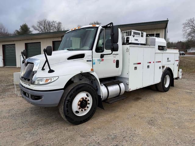 Image of International DuraStar 4400 equipment image 1