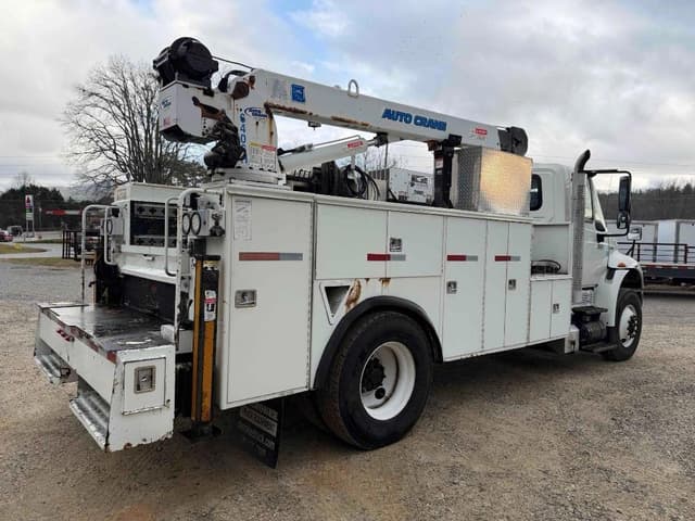 Image of International DuraStar 4400 equipment image 2