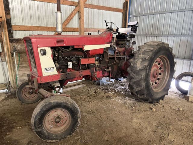 Image of Farmall 706 equipment image 1