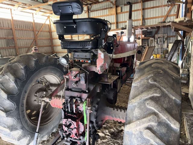 Image of Farmall 706 equipment image 3