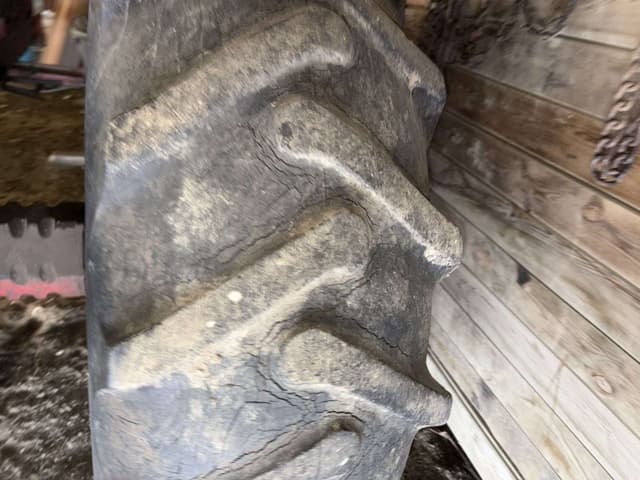 Image of Farmall 706 equipment image 4