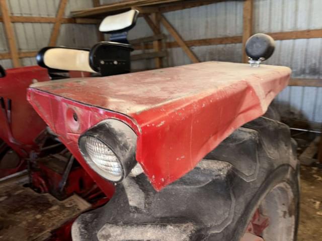 Image of International Harvester 656 equipment image 4