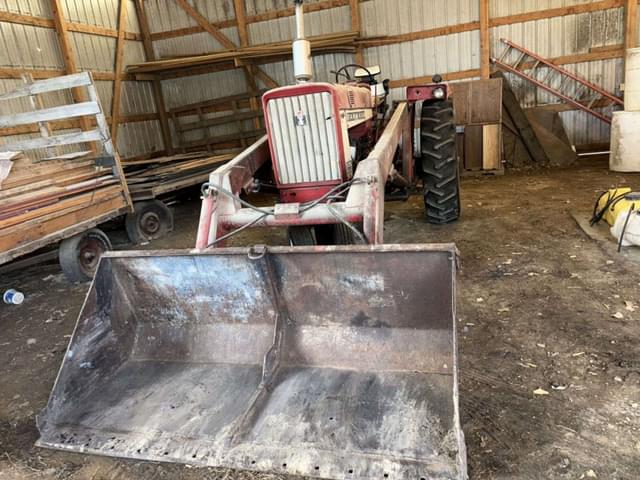 Image of International Harvester 656 equipment image 1