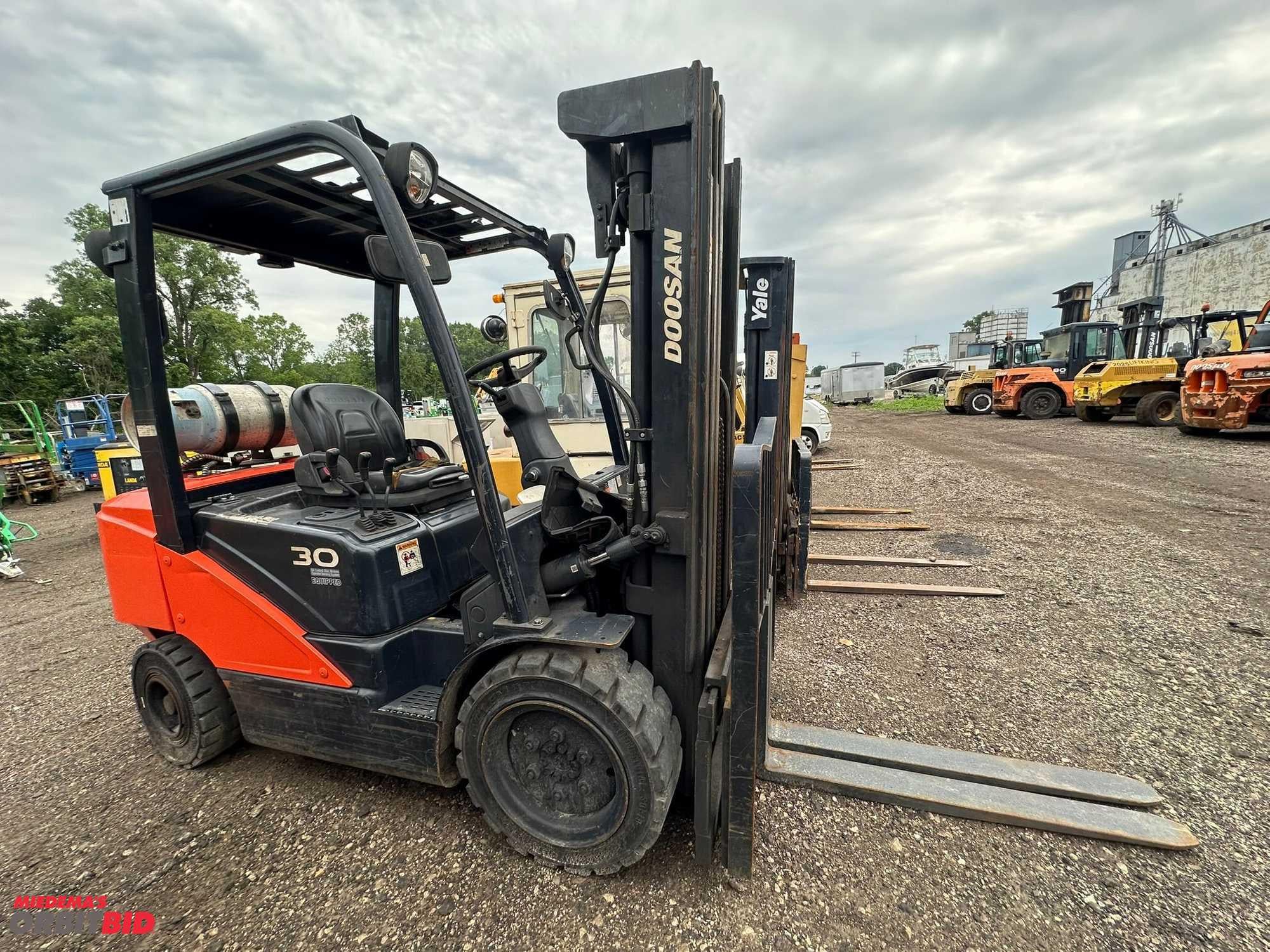 SOLD - Doosan G30N-7 Lot No. 9367 Construction with --- Hrs | Tractor Zoom