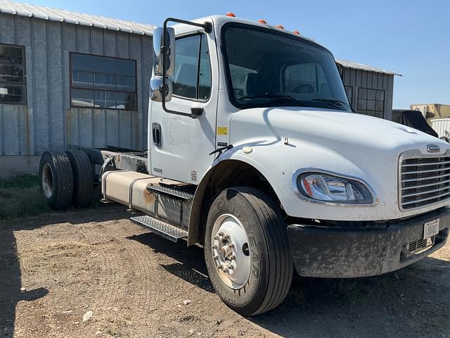 Image of Freightliner M2 equipment image 2