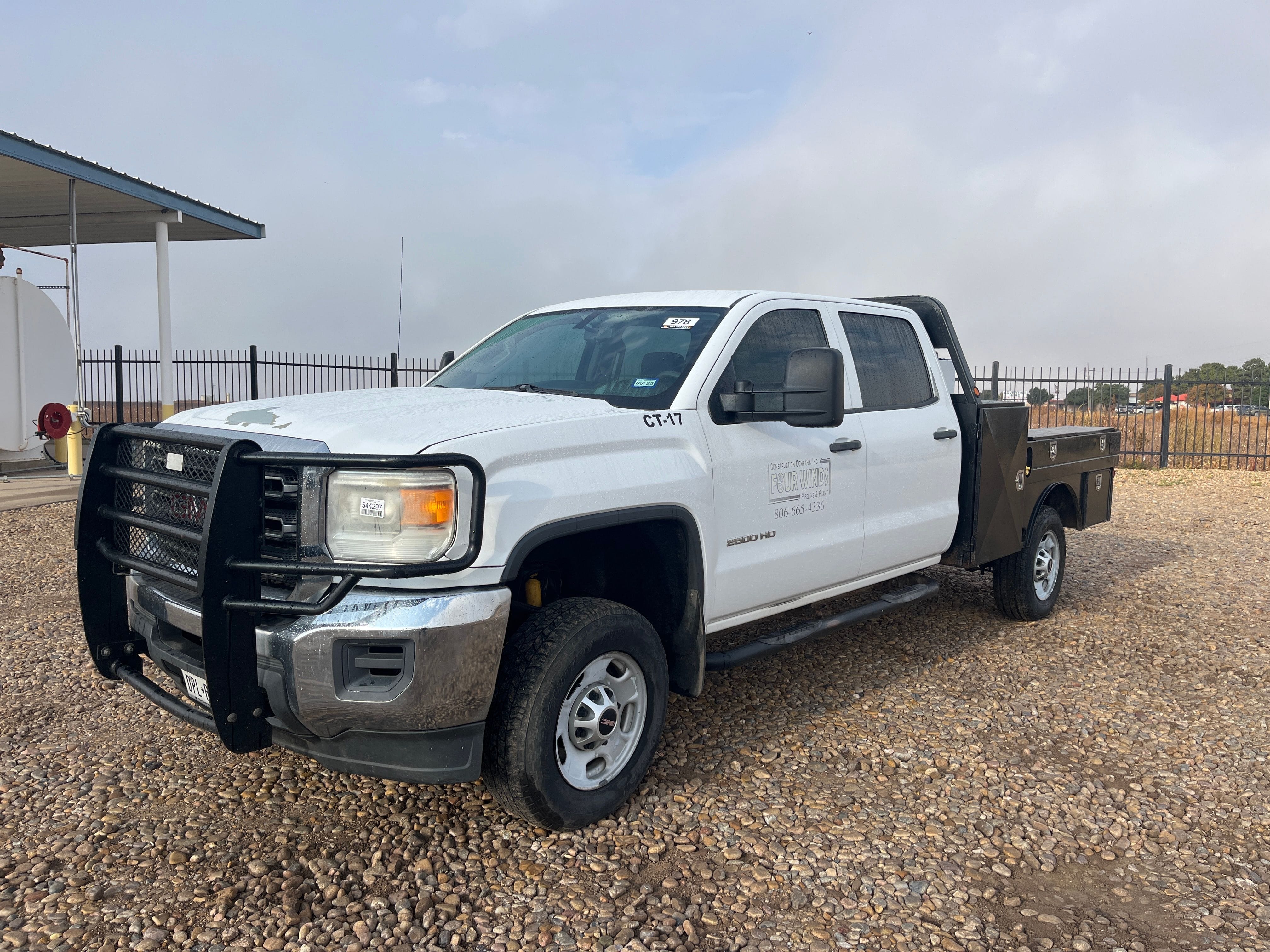 2015 GMC 2500HD Equipment Image0