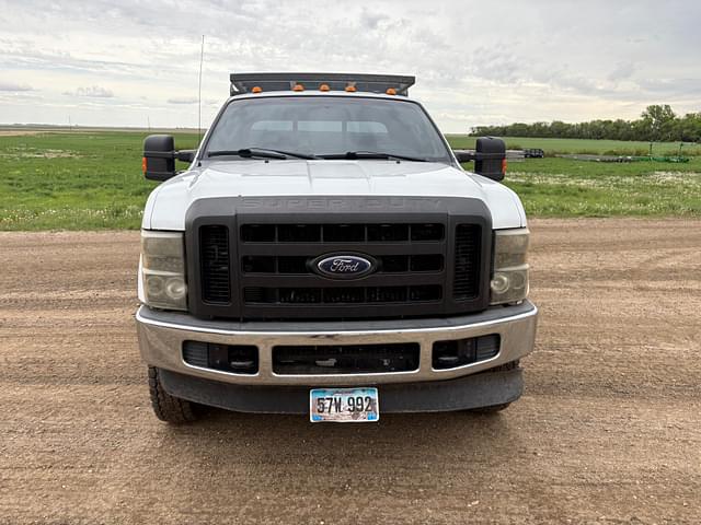 Image of Ford F-350 equipment image 1