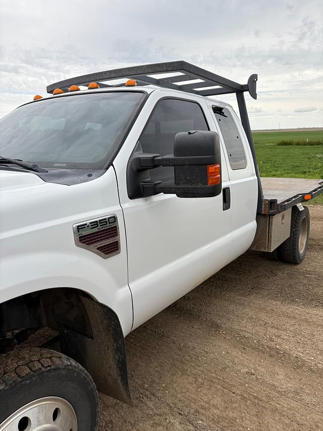Image of Ford F-350 equipment image 4
