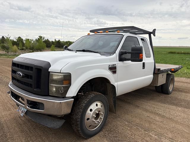 Image of Ford F-350 equipment image 2