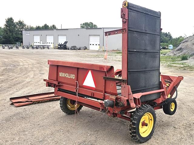 Image of New Holland 166 equipment image 2
