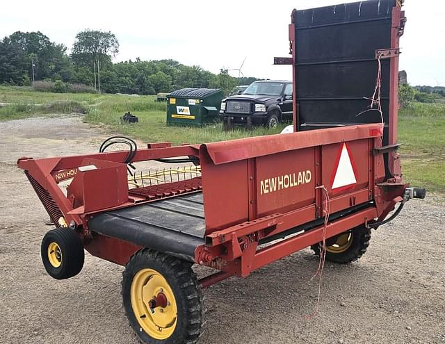Image of New Holland 166 equipment image 3