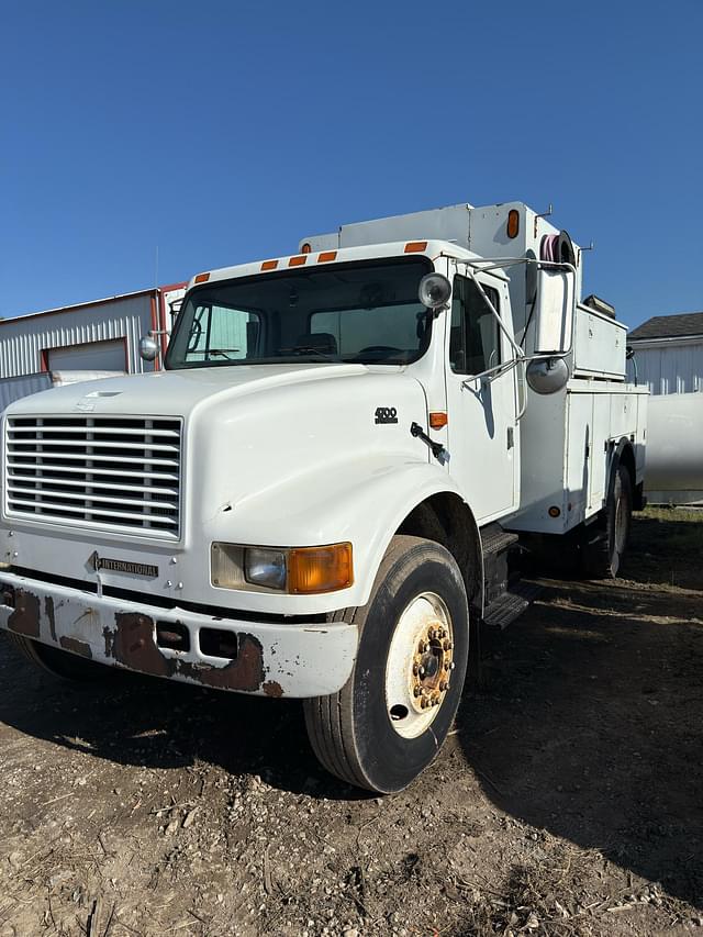 Image of International 4700 equipment image 2