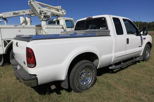 Image of Ford F-250 equipment image 3