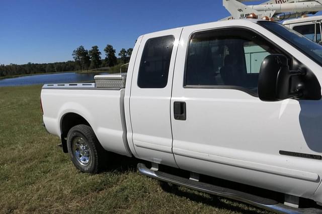 Image of Ford F-250 equipment image 2