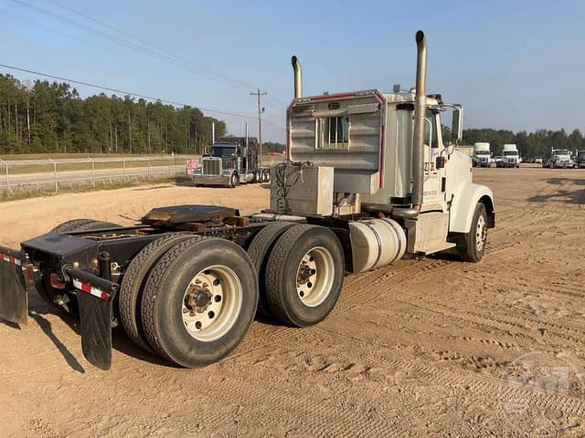 Image of International 9900I equipment image 4