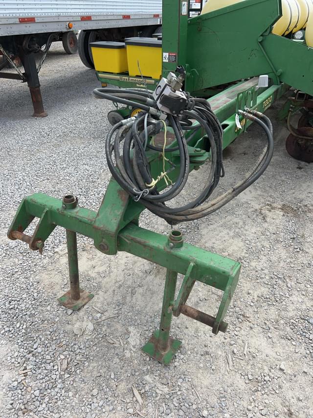 Image of John Deere 7200 equipment image 2