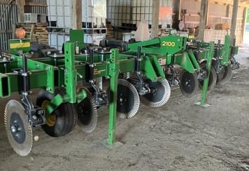 Main image John Deere 2100