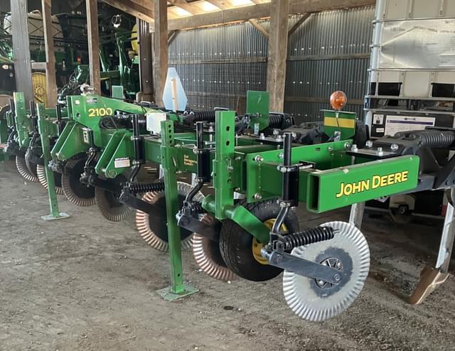 Image of John Deere 2100 equipment image 1