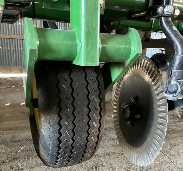 Image of John Deere 2100 equipment image 4