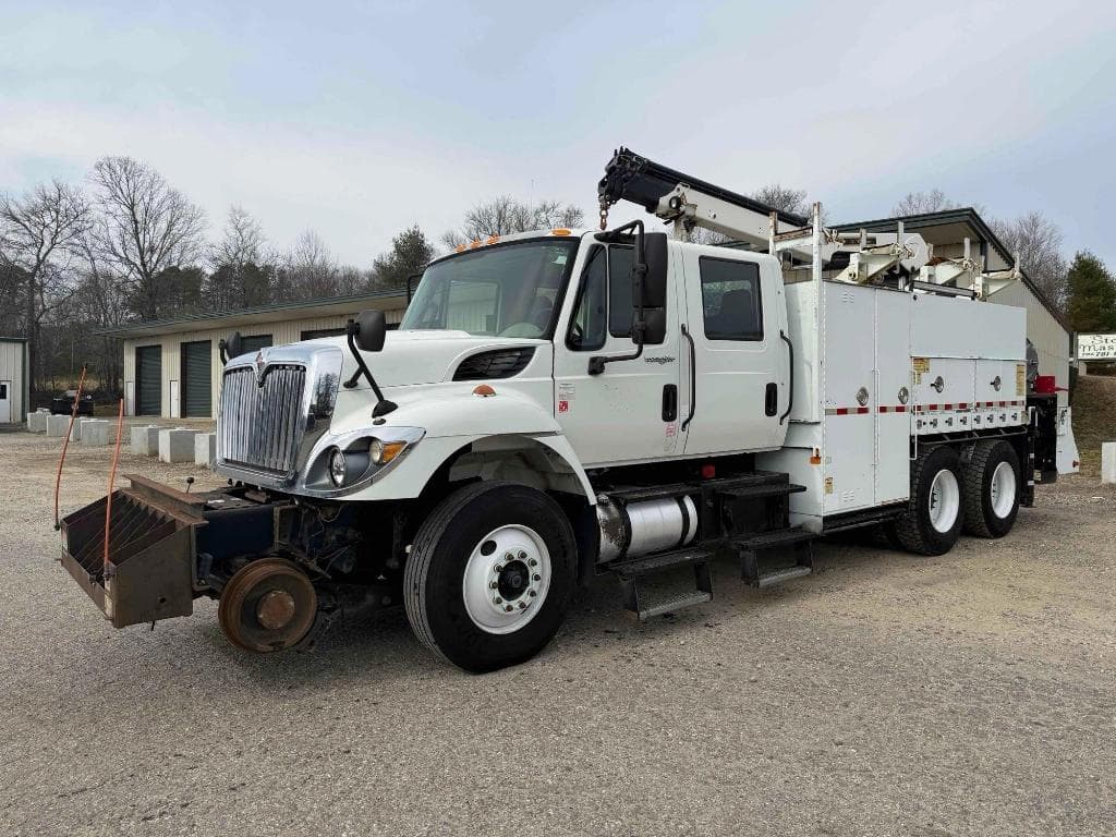 Image of International 7400 Primary image