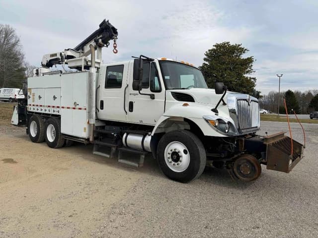 Image of International 7400 equipment image 1