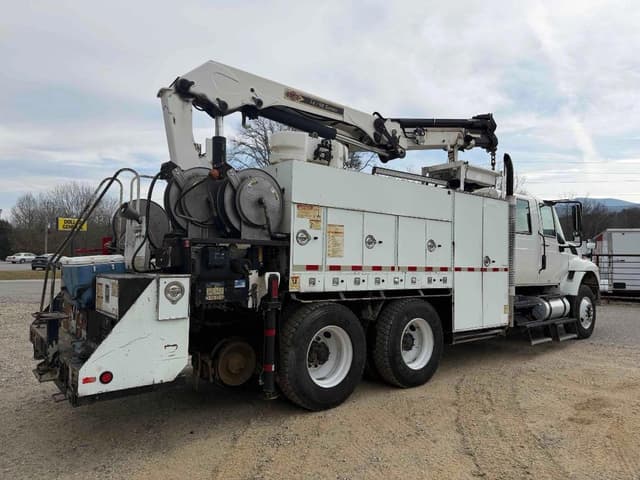 Image of International 7400 equipment image 3