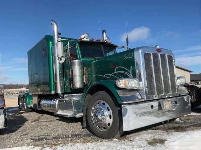 Image of Peterbilt 389 equipment image 2