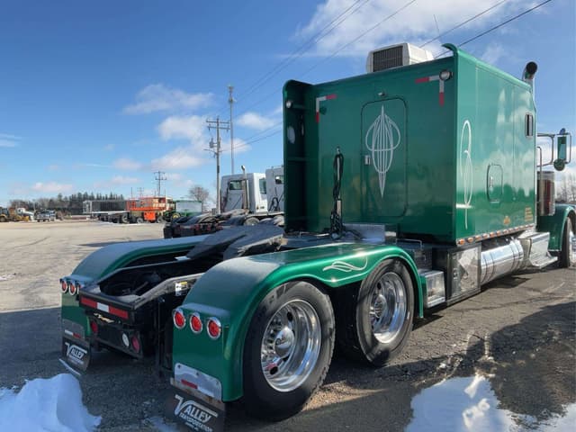 Image of Peterbilt 389 equipment image 3