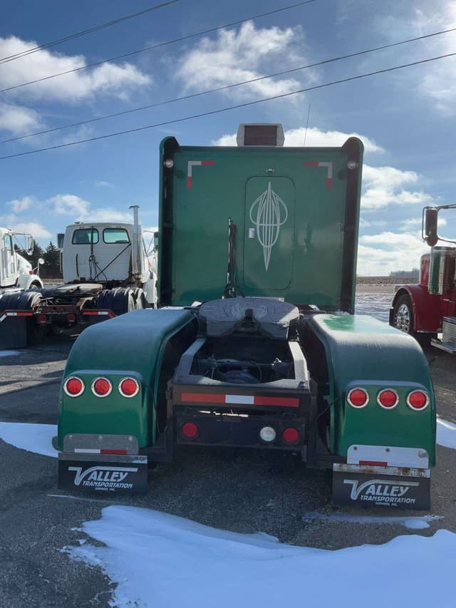 Image of Peterbilt 389 equipment image 4