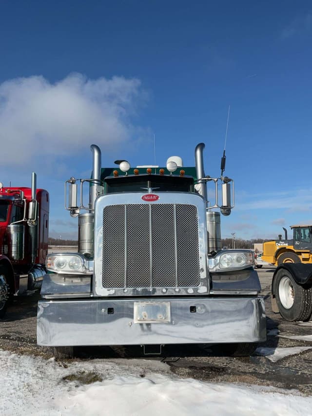 Image of Peterbilt 389 equipment image 1