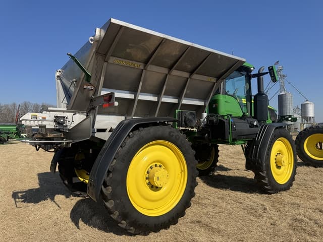 Image of John Deere 600R equipment image 4