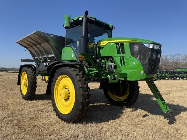 Image of John Deere 600R equipment image 1