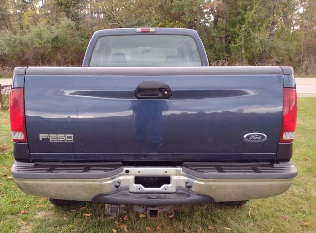 Image of Ford F-250 equipment image 3