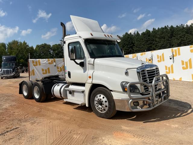 Image of Freightliner Cascadia 125 equipment image 2