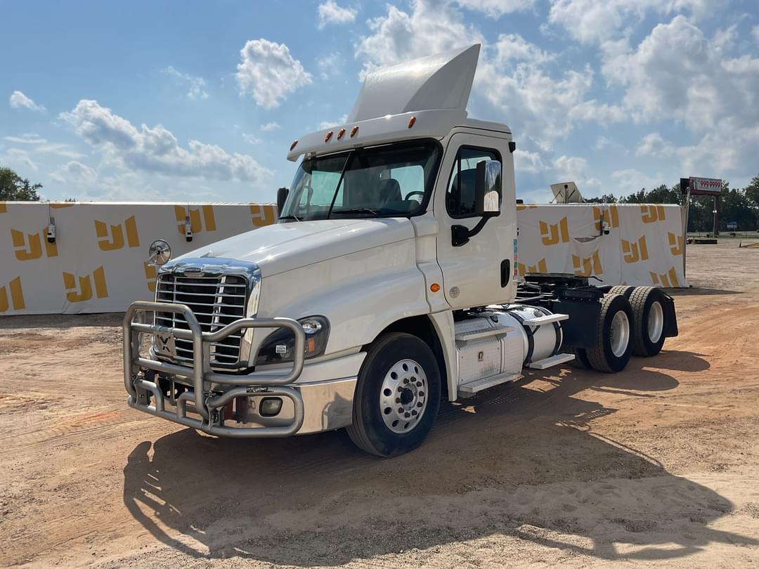 Image of Freightliner Cascadia 125 Primary image