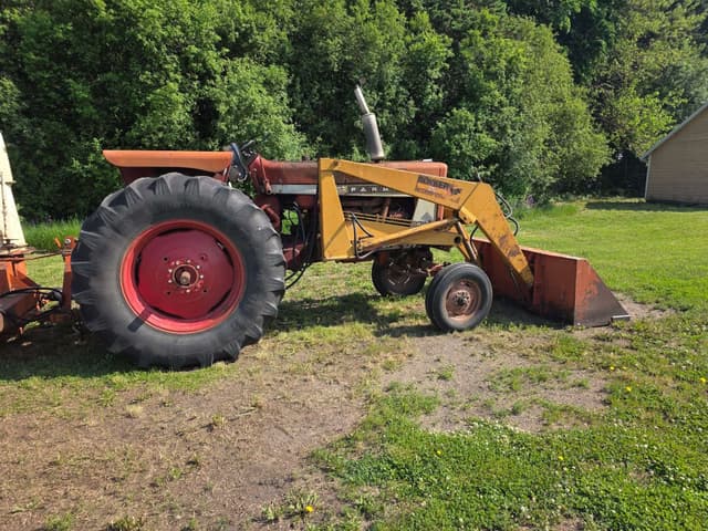 Image of Farmall 656 equipment image 3