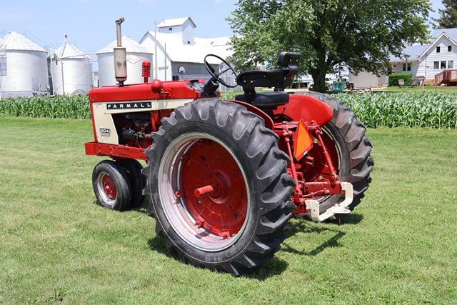 Image of International Harvester 504 equipment image 2
